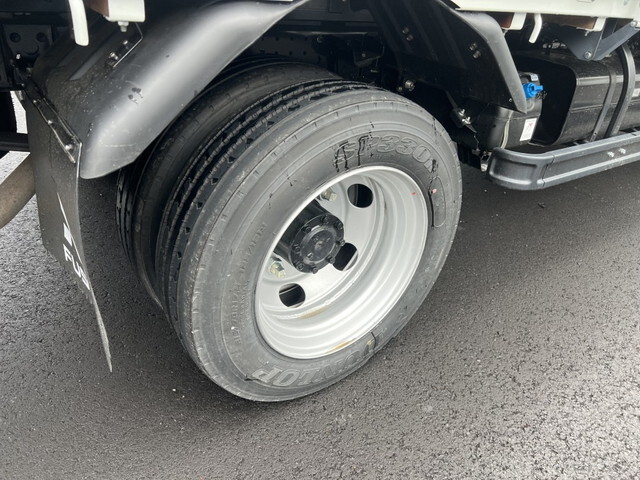 三菱ふそうキャンター平ボディ小型（2t・3t）[写真23]