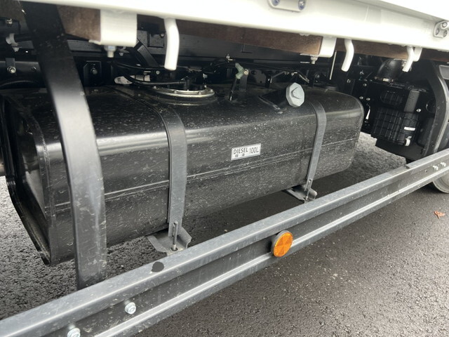 三菱ふそうキャンター平ボディ小型（2t・3t）[写真26]