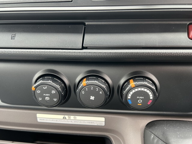 三菱ふそうキャンター平ボディ小型（2t・3t）[写真36]