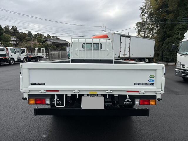 三菱ふそうキャンター平ボディ小型（2t・3t）[写真07]
