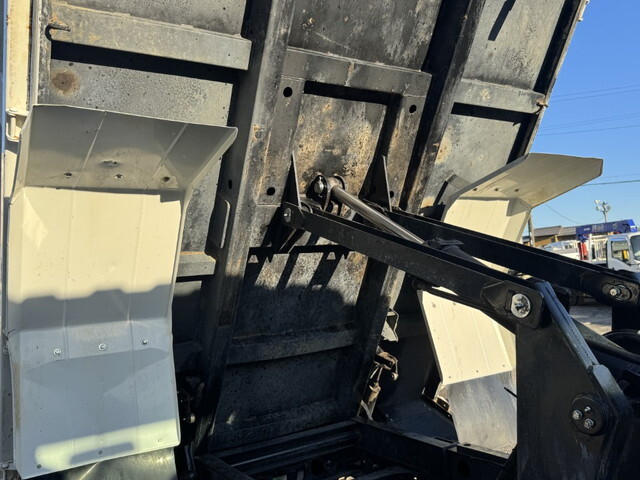 いすゞフォワードダンプ中型（4t）[写真13]