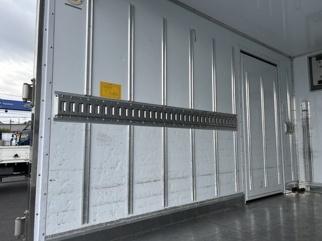 三菱ふそうキャンター冷凍車（冷蔵車）小型（2t・3t）[写真17]