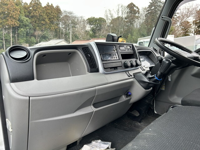 三菱ふそうキャンター冷凍車（冷蔵車）小型（2t・3t）[写真29]