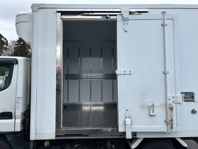三菱ふそうキャンター冷凍車（冷蔵車）小型（2t・3t）[写真07]