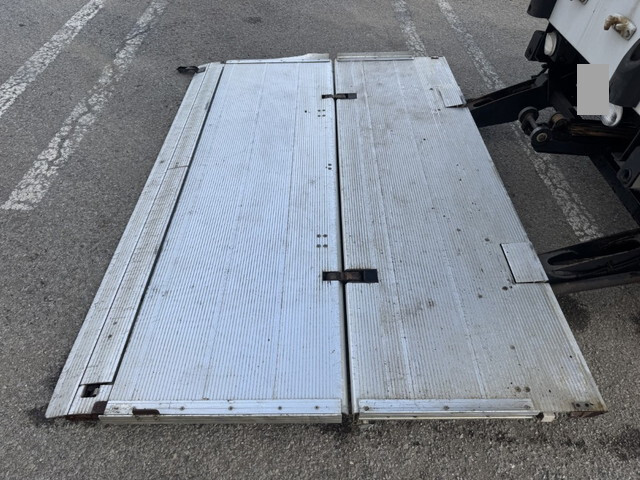 いすゞフォワードアルミウイング中型（4t）[写真12]