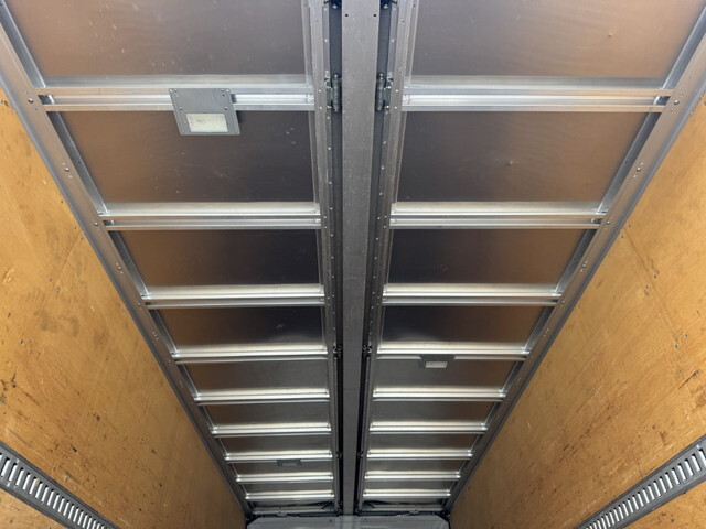 いすゞフォワードアルミウイング中型（4t）[写真13]