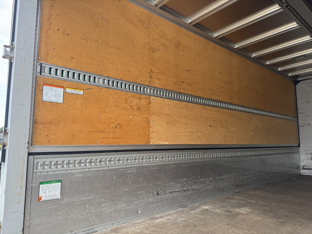 いすゞフォワードアルミウイング中型（4t）[写真16]