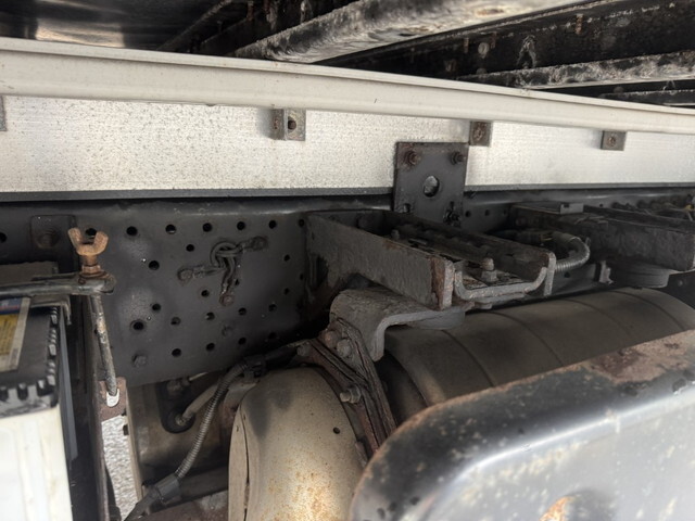 いすゞフォワードアルミウイング中型（4t）[写真18]