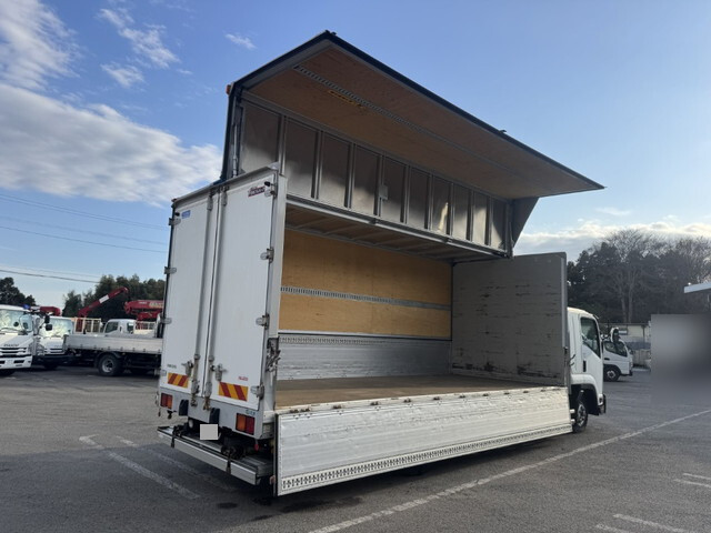 いすゞフォワードアルミウイング中型（4t）[写真02]