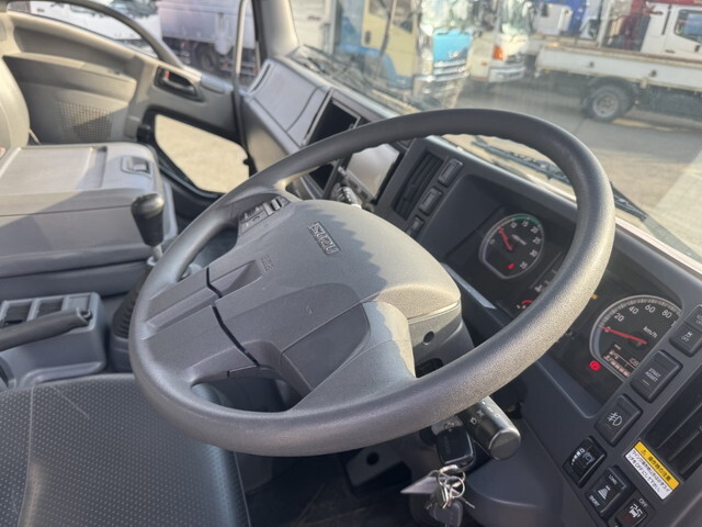 いすゞフォワードアルミウイング中型（4t）[写真29]