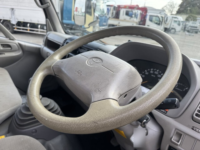 トヨタトヨエースクレーン3段小型（2t・3t）[写真34]