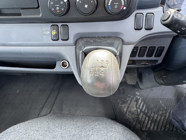 三菱ふそうキャンタークレーン3段小型（2t・3t）[写真05]