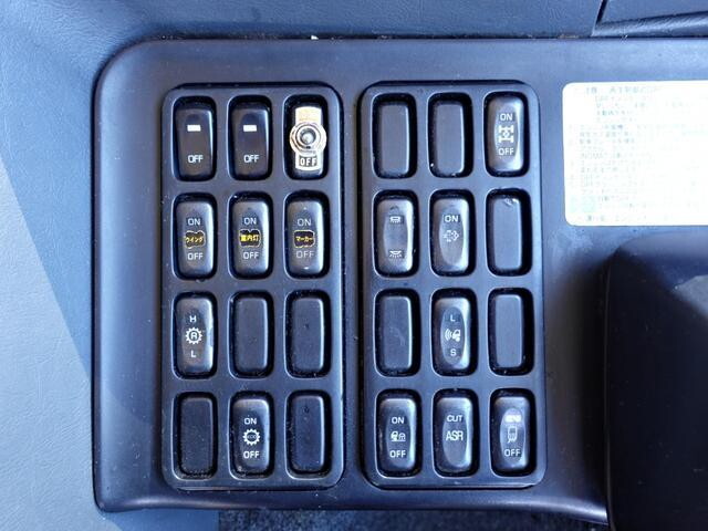 三菱ふそうスーパーグレート冷蔵冷凍ウイング大型（10t）[写真30]