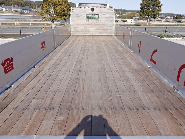 三菱ふそうファイター平ボディ中型（4t）[写真13]