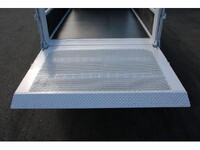 三菱ふそうキャンター平ボディ小型（2t・3t）[写真17]