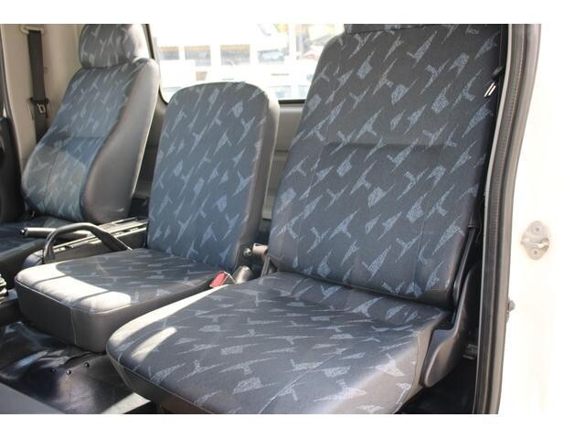 日野レンジャー平ボディ中型（4t）[写真38]