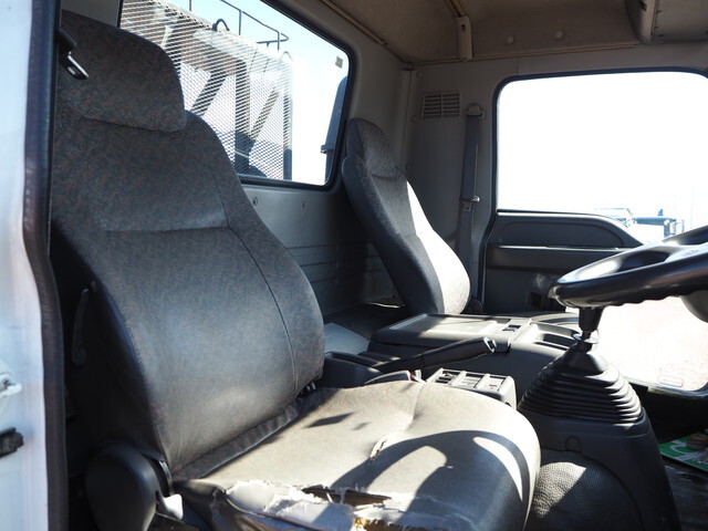 いすゞフォワードコンテナ専用車中型（4t）[写真36]
