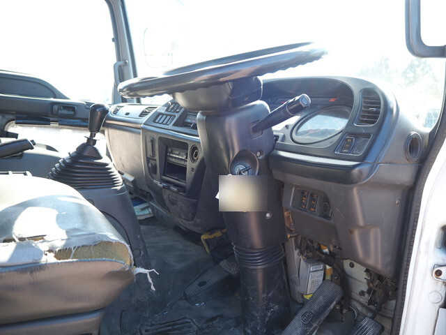 いすゞフォワードコンテナ専用車中型（4t）[写真37]