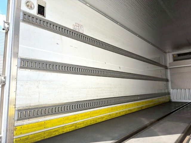 日野レンジャー冷凍車（冷蔵車）中型（4t）[写真09]