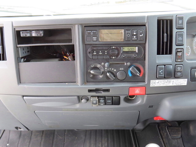 いすゞエルフ冷凍車（冷蔵車）小型（2t・3t）[写真23]