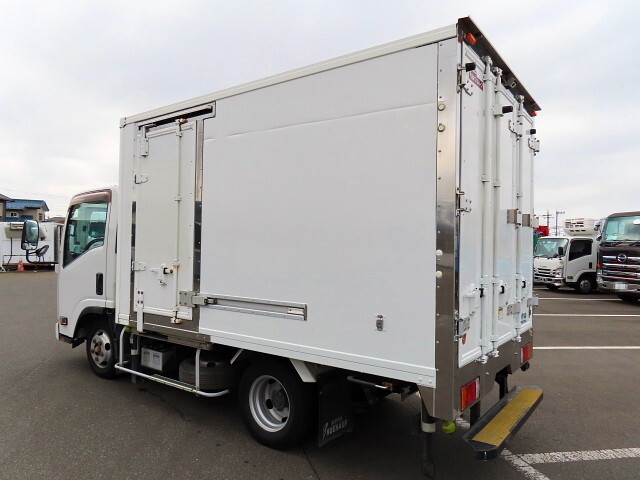 いすゞエルフ冷凍車（冷蔵車）小型（2t・3t）[写真03]