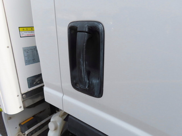 いすゞエルフ冷凍車（冷蔵車）小型（2t・3t）[写真30]