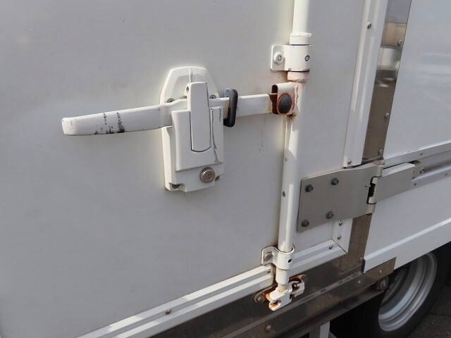 いすゞエルフ冷凍車（冷蔵車）小型（2t・3t）[写真32]