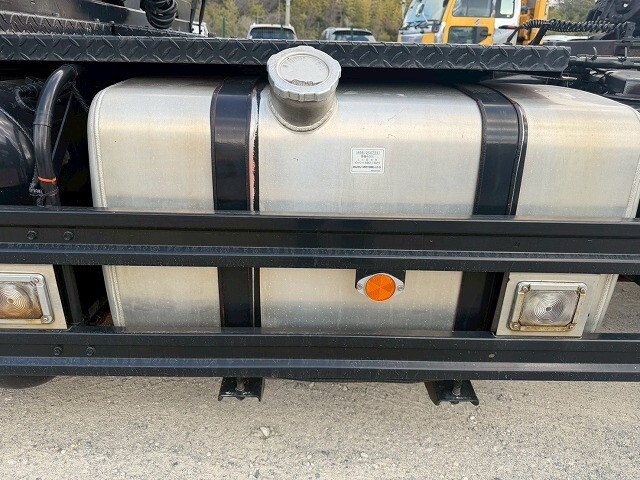 いすゞギガトレーラーヘッド（トラクターヘッド）大型（10t）[写真18]