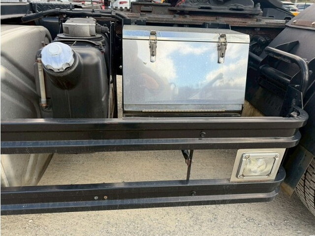 いすゞギガトレーラーヘッド（トラクターヘッド）大型（10t）[写真21]