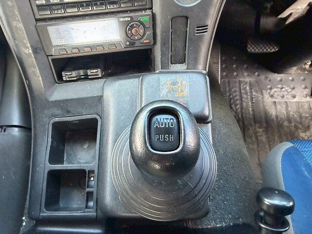 いすゞギガトレーラーヘッド（トラクターヘッド）大型（10t）[写真35]