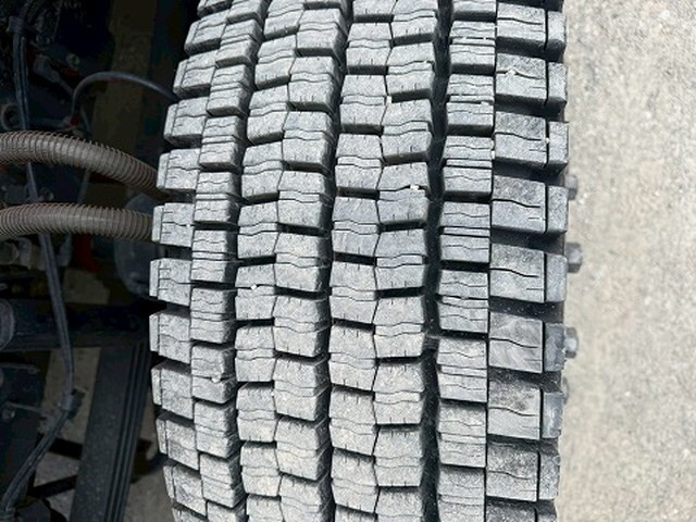 いすゞギガトレーラーヘッド（トラクターヘッド）大型（10t）[写真09]