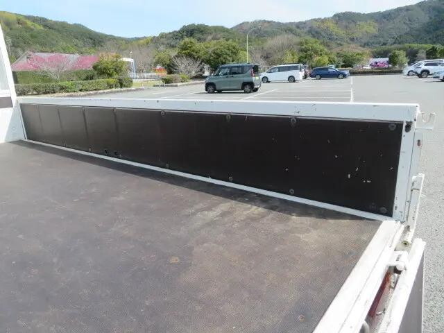 日野デュトロ平ボディ小型（2t・3t）[写真24]