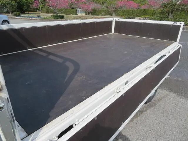 日野デュトロ平ボディ小型（2t・3t）[写真26]