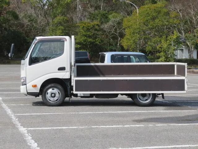 日野デュトロ平ボディ小型（2t・3t）[写真09]