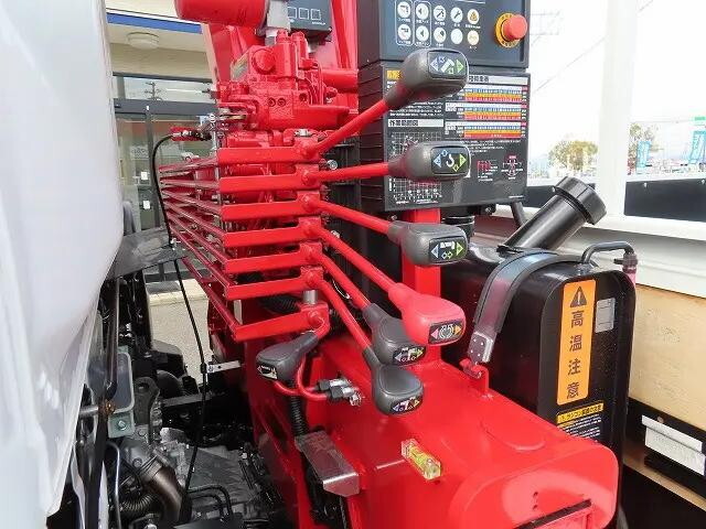 三菱ふそうキャンタークレーン4段小型（2t・3t）[写真27]