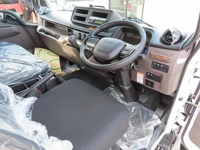 三菱ふそうキャンタークレーン4段小型（2t・3t）[写真09]