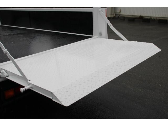 三菱ふそうキャンター平ボディ小型（2t・3t）[写真11]