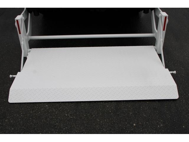 三菱ふそうキャンター平ボディ小型（2t・3t）[写真12]