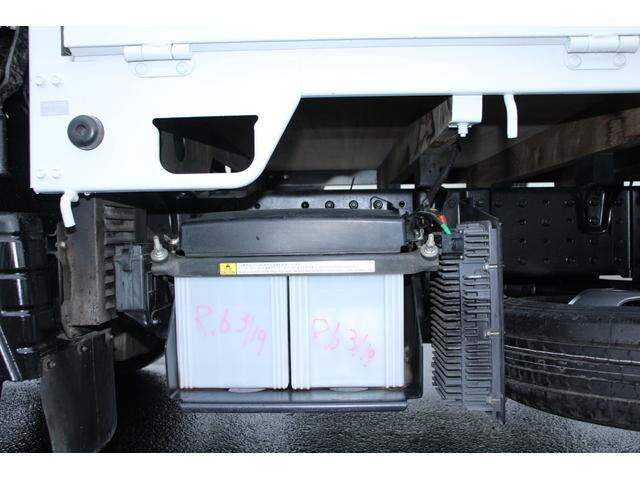 三菱ふそうキャンター平ボディ小型（2t・3t）[写真20]