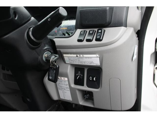 三菱ふそうキャンター平ボディ小型（2t・3t）[写真33]