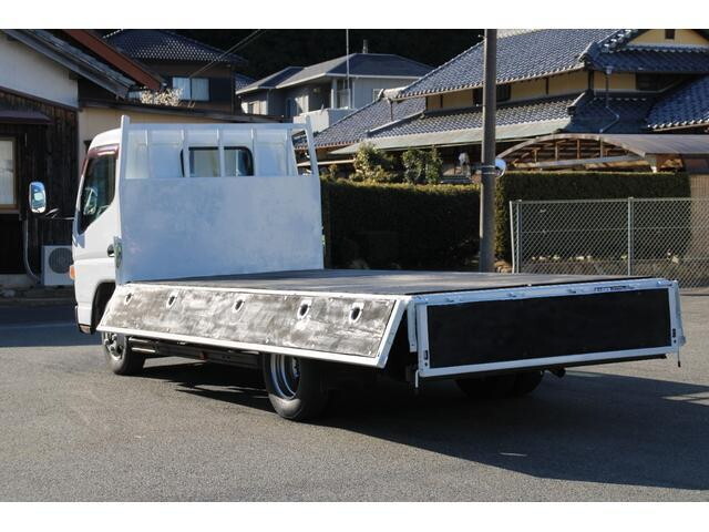 三菱ふそうキャンター平ボディ小型（2t・3t）[写真15]