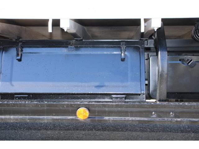 三菱ふそうキャンター平ボディ小型（2t・3t）[写真17]