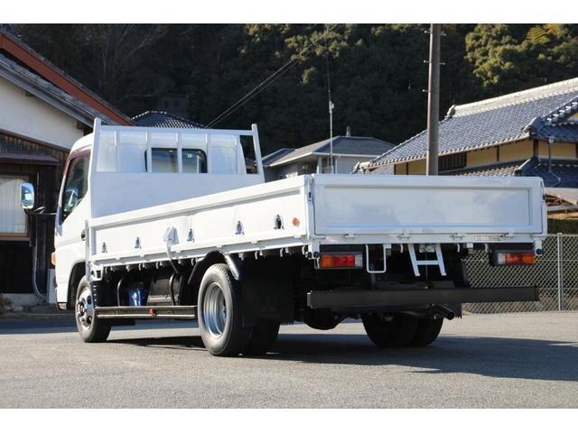 三菱ふそうキャンター平ボディ小型（2t・3t）[写真02]