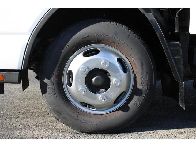 三菱ふそうキャンター平ボディ小型（2t・3t）[写真24]