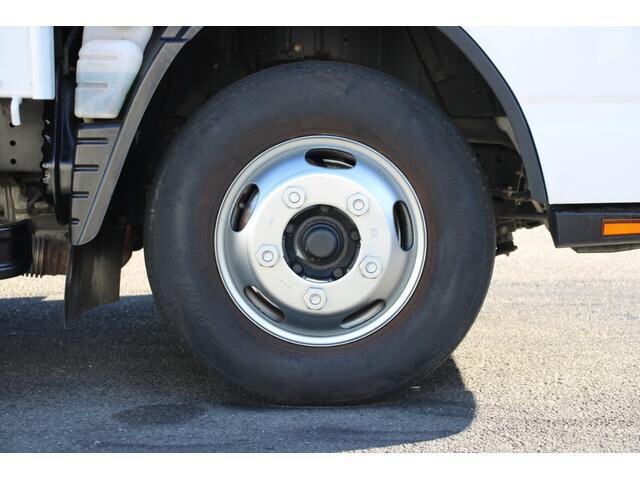 三菱ふそうキャンター平ボディ小型（2t・3t）[写真27]