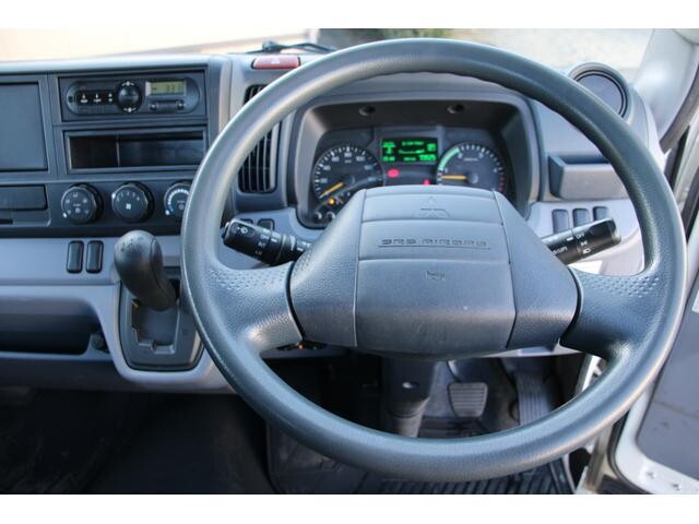 三菱ふそうキャンター平ボディ小型（2t・3t）[写真28]