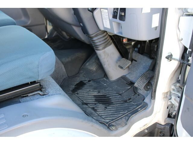 三菱ふそうキャンター平ボディ小型（2t・3t）[写真34]