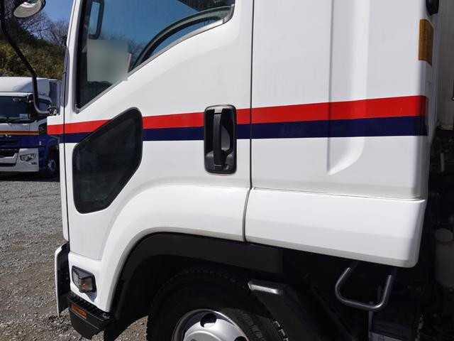 いすゞフォワードアルミウイング中型（4t）[写真10]