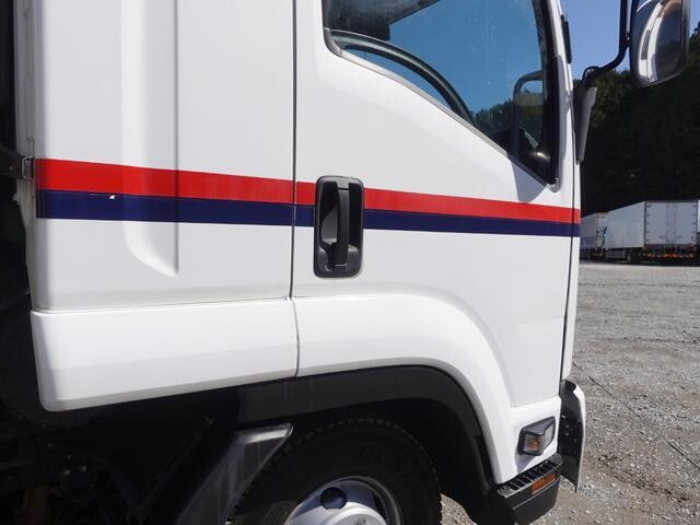 いすゞフォワードアルミウイング中型（4t）[写真06]