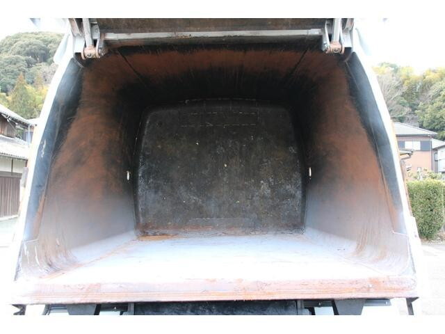 三菱ふそうファイターパッカー車（塵芥車）中型（4t）[写真18]